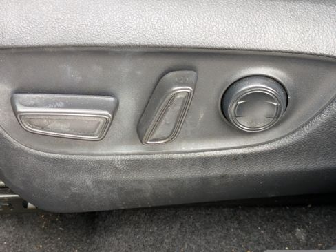 Used 2022 Toyota RAV4 XLE FWD image 19