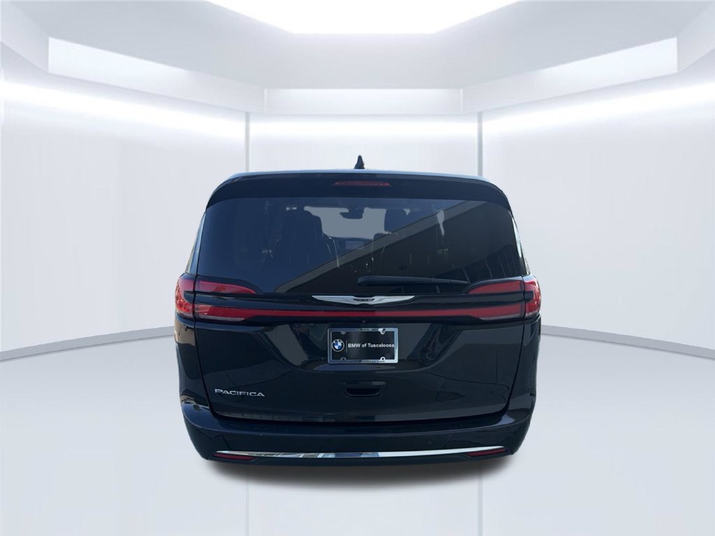 Used 2023 Chrysler Pacifica Touring-L FWD image 6