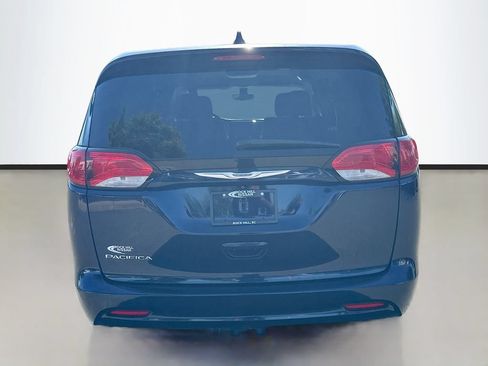 Used 2017 Chrysler Pacifica Touring FWD image 7