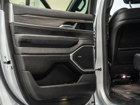 Used 2024 Jeep Wagoneer Series III AWD/4WD image 42