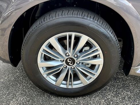 Certified 2024 INFINITI QX80 Luxe AWD/4WD image 11