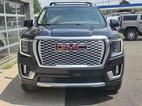 Used 2022 GMC Yukon Denali w/ Advanced Technology Package AWD/4WD image 2