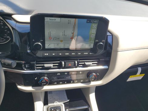 New 2025 Nissan Pathfinder SL image 8