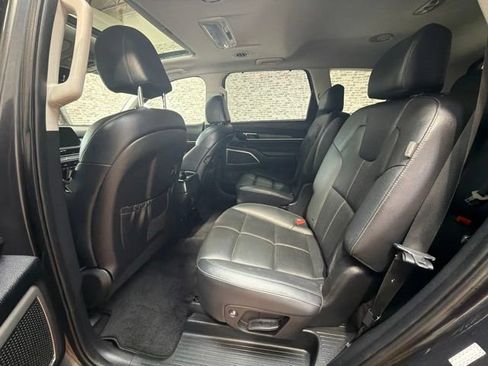 Used 2023 Kia Telluride EX w/ EX Captain's Chair Package AWD/4WD image 16