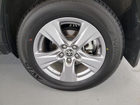 Used 2022 Toyota RAV4 XLE w/ Convenience Package FWD image 10