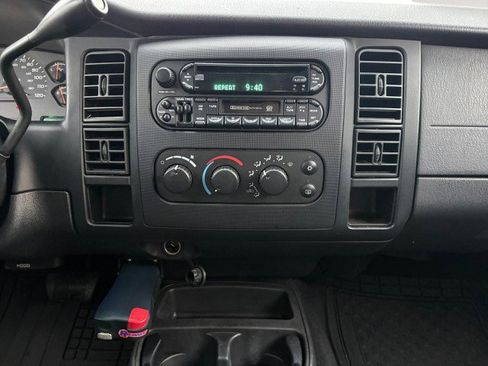 Used 2004 Dodge Dakota SLT w/ Deluxe Convenience Group image 11