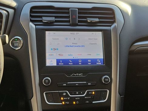 Used 2020 Ford Fusion SE image 13