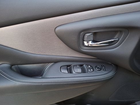 Certified 2024 Nissan Murano SV w/ SV Midnight Edition Package image 12