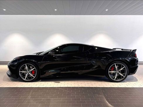 Used 2022 Chevrolet Corvette Stingray Premium Cpe w/ Z51 Performance Package RWD image 2