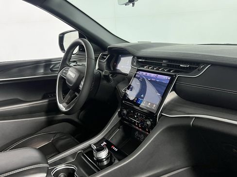 Used 2024 Jeep Grand Cherokee L Limited w/ Luxury Tech Group II image 24