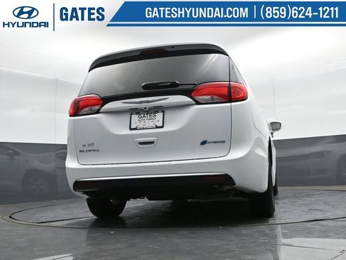 Used 2017 Chrysler Pacifica Touring Plus image 40