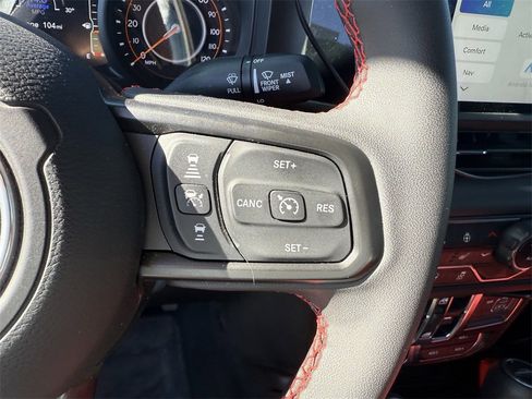 Used 2024 Jeep Gladiator Rubicon w/ Technology Group image 15