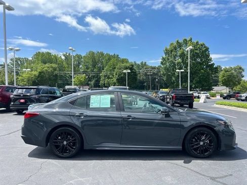 Used 2025 Toyota Camry SE FWD image 5