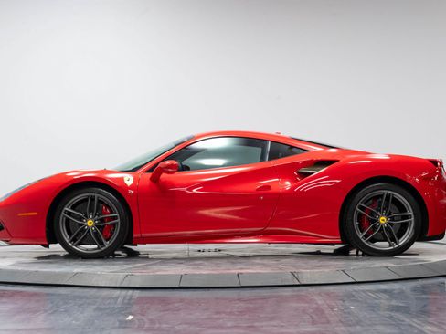 Used 2018 Ferrari 488 GTB RWD image 43