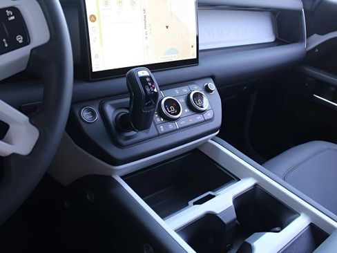 New 2025 Land Rover Defender 130 X-Dynamic SE image 28