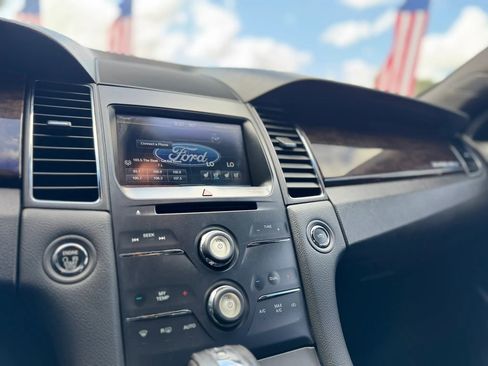 Used 2015 Ford Taurus Limited FWD image 24