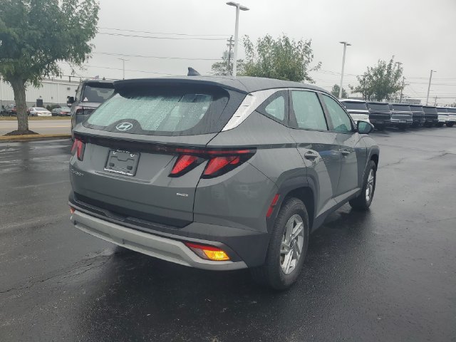 Used 2025 Hyundai Tucson SE AWD/4WD image 4