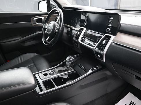 Used 2021 Kia Sorento EX w/ Panoramic Sunroof Package image 32