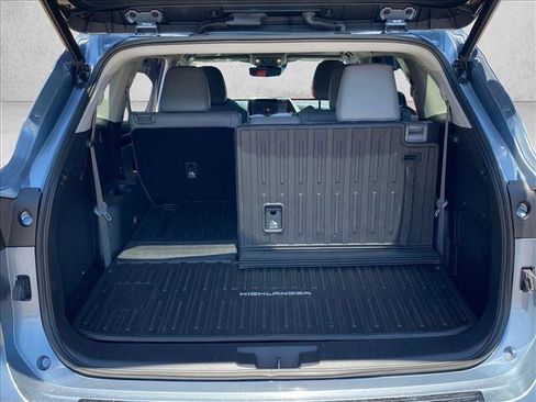 Used 2021 Toyota Highlander Platinum FWD image 6