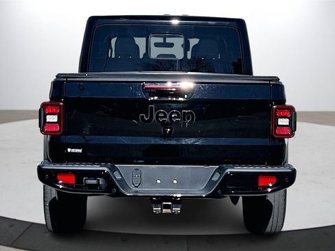 Certified 2021 Jeep Gladiator Overland image 8
