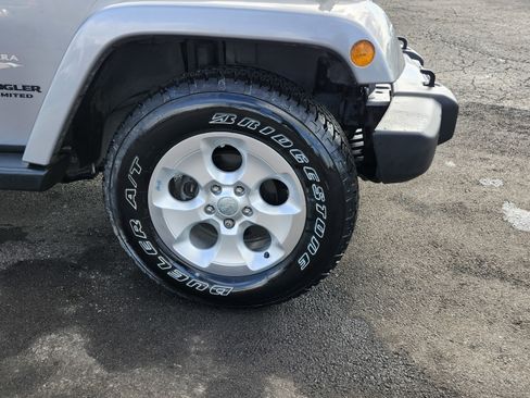 Used 2015 Jeep Wrangler Unlimited Sahara w/ Dual Top Group image 10