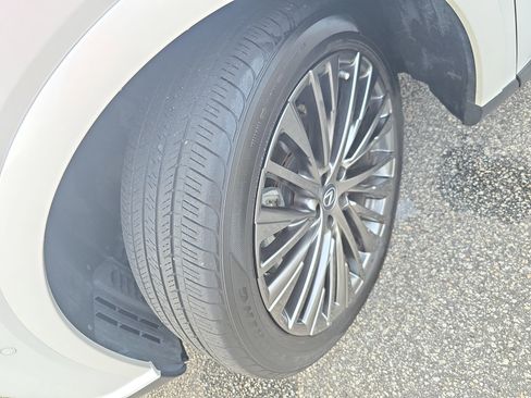 Used 2024 Lexus RX 350 w/ Luxury Package image 31