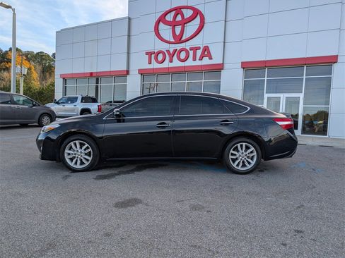 Used 2013 Toyota Avalon XLE image 4