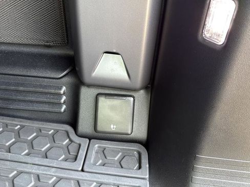 Used 2023 Land Rover Defender 110 V8 AWD/4WD image 19