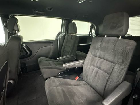 Used 2019 Dodge Grand Caravan SE FWD image 10