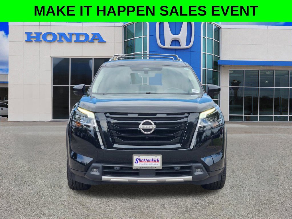 Used 2023 Nissan Pathfinder SL w/ SL Premium Package FWD image 2