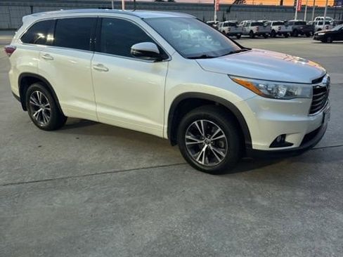 Used 2016 Toyota Highlander XLE FWD image 1