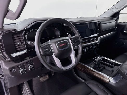 Used 2025 GMC Sierra 1500 Elevation w/ Elevation Premium Package AWD/4WD image 9