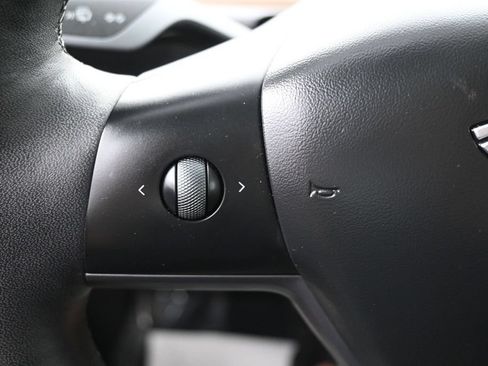 Used 2023 Tesla Model Y 2WD image 22