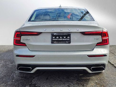 Used 2021 Volvo S60 T5 Momentum w/ Premium Package image 4