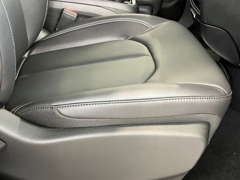 New 2026 Chrysler Pacifica Select image 9