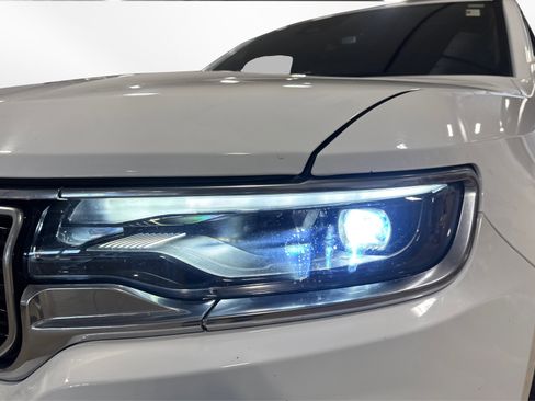 Used 2024 Jeep Wagoneer Series II w/ Flexible Seating Group image 14