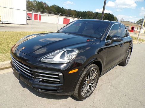 Used 2021 Porsche Cayenne S image 1