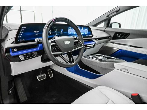 Certified 2025 Cadillac Optiq Sport 1 AWD/4WD image 38