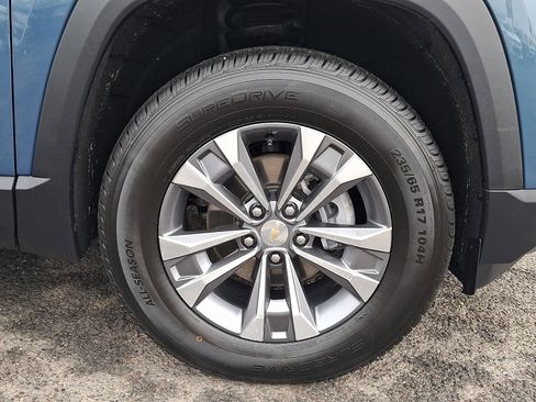 Used 2025 Chevrolet Equinox LT w/ Convenience Package II image 8