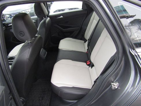 Used 2021 Volkswagen Jetta image 18