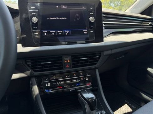 Used 2026 Volkswagen Jetta SE FWD image 16