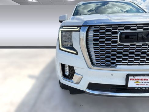 Used 2022 GMC Yukon XL Denali w/ Denali Premium Package image 10