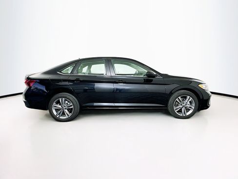Used 2024 Volkswagen Jetta SE w/ Panoramic Sunroof Package image 10