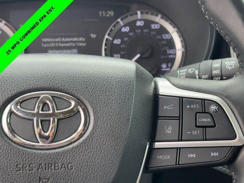 Used 2024 Toyota Highlander LE FWD image 20