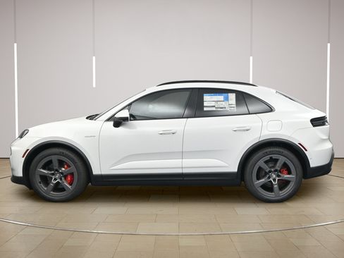 Certified 2025 Porsche Macan 4S Electric AWD/4WD image 2