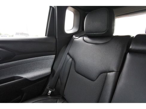 Used 2024 Jeep Compass Latitude AWD/4WD image 14