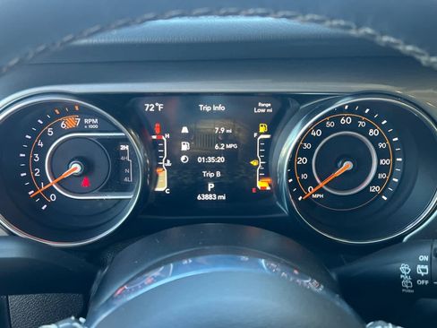 Used 2019 Jeep Wrangler Unlimited Sahara image 26