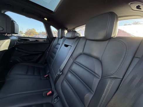 Used 2022 Porsche Macan S w/ Premium Package Plus image 28