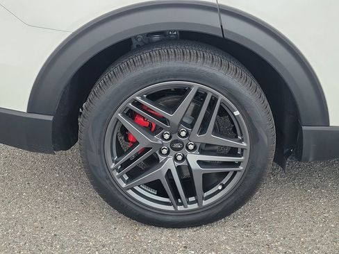 Used 2025 Ford Explorer ST RWD image 5