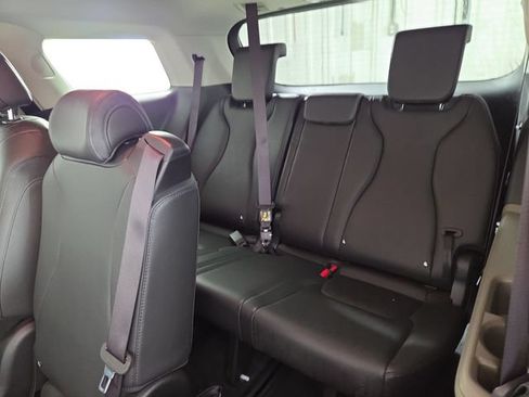 Certified 2026 Kia Carnival LXS FWD image 15